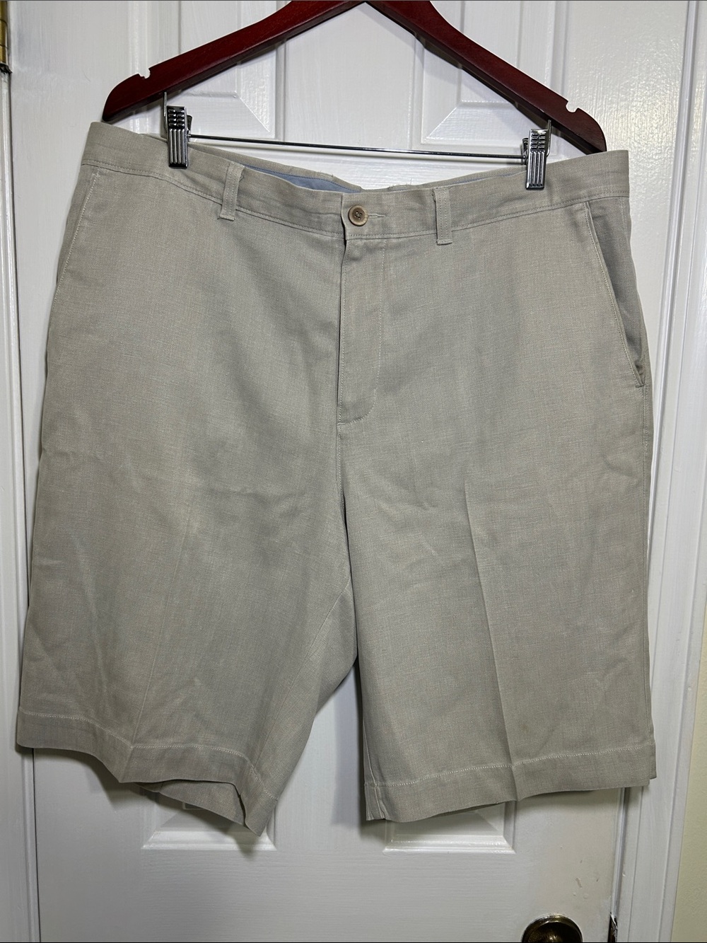 Tommy Bahama men’s Beige Silk Cotton Blend Shorts, sz 36
